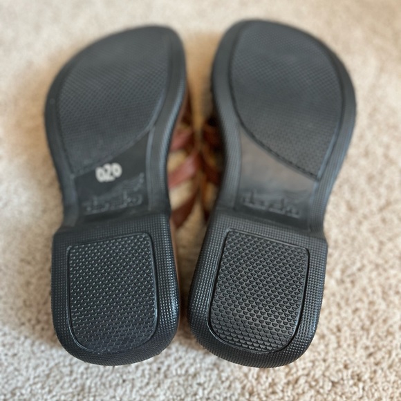 Dansko ‘Lacey’ Tooled Leather Embossed Swirl Slide Cognac Sandals EU 40 - Picture 6 of 10